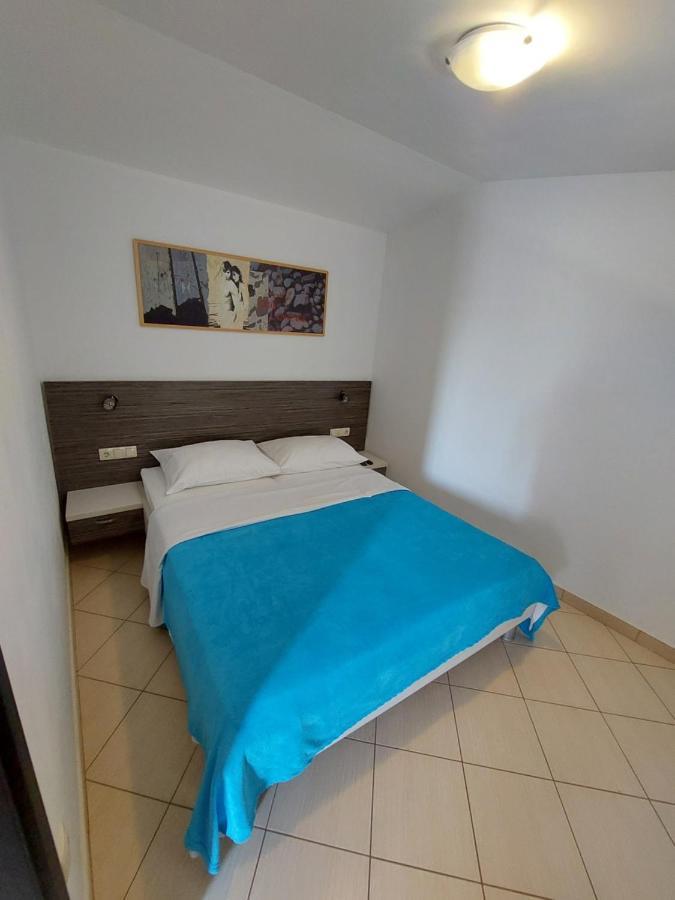 Holiday Baška Voda Esterno foto