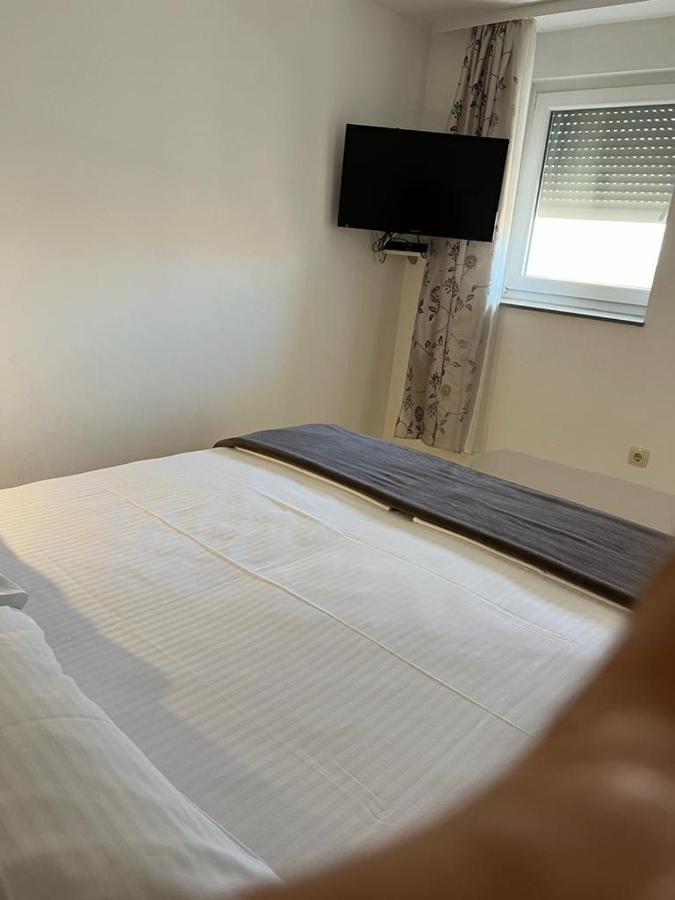 Holiday Baška Voda Esterno foto